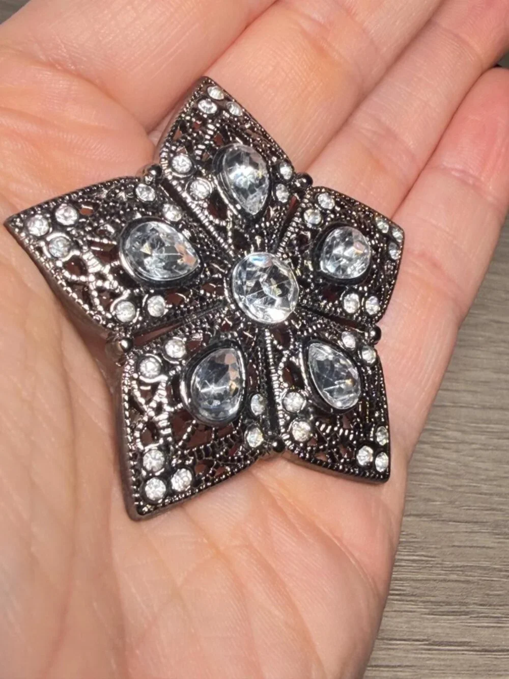 Liz Claiborne Star Brooch Rhinestone Filigree Silver Tone LC